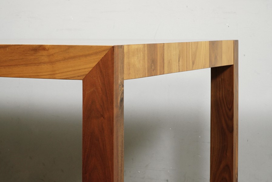 脚部天板角｜HIRASHIMA (ヒラシマ) CARAMELLA (カラメッラ) ダイニングテーブル