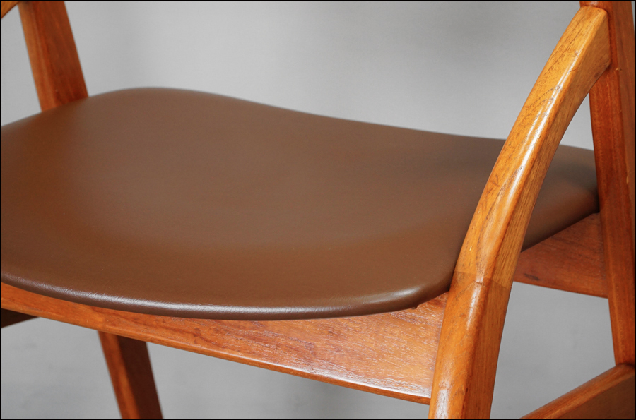 北欧デンマーク製 Dyrlund(デューロン / デュランド)ハーフアーム ダイニングチェア