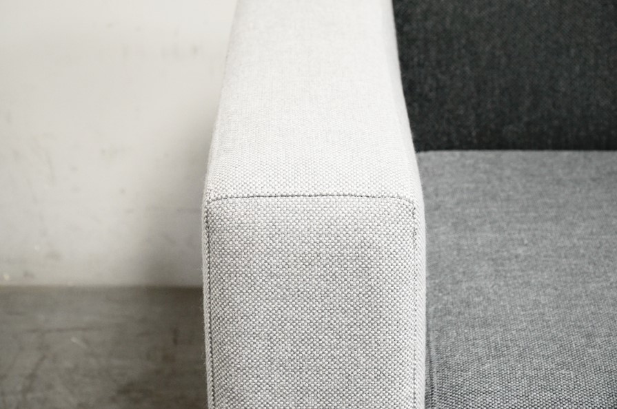 Airconditioned(エアコンディションド) KARATE CHOP SOFA(カラテ チョップ ソファ)2人掛け