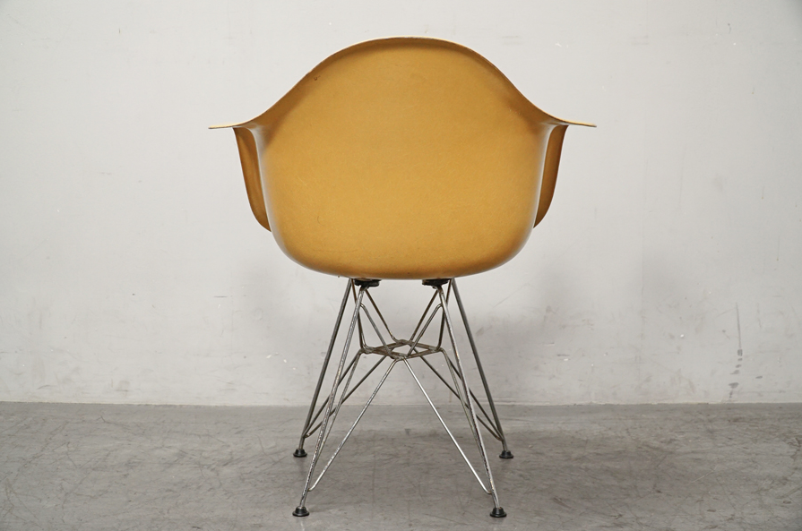 後方｜HermanMiller(ハーマンミラー)アームシェルチェア