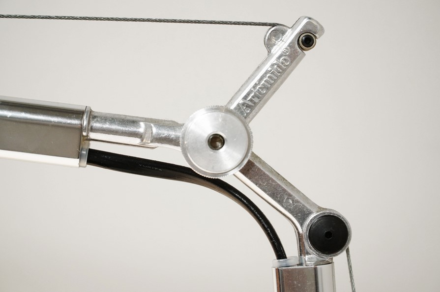 ブランドロゴ刻印｜yamagiwa(ヤマギワ) Artemide(アルテミデ) TOLOMEO MINI(トロメオ ミニ)