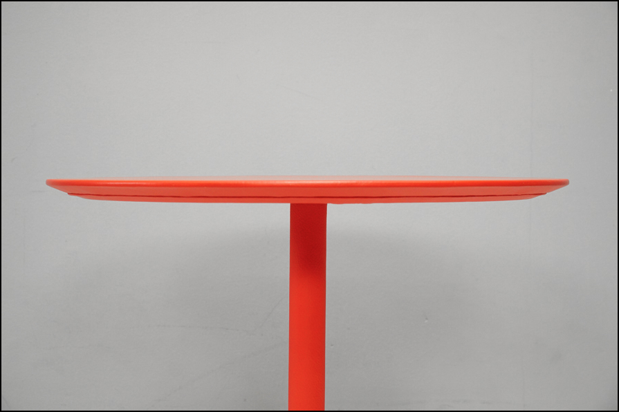 Poltrona Frau(ポルトローナ・フラウ)「BOB ボブ」サイドテーブル