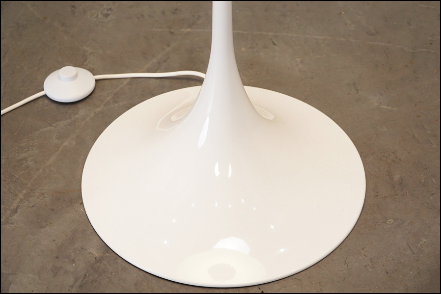 louis poulsen (ルイスポールセン) Panthella Floor (パンテラフロア) ランプ ヴェルナー・パントン