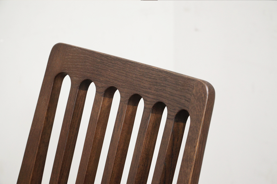 背面木目|Karimoku(カリモク) chitano(チターノ)ダイニングチェア