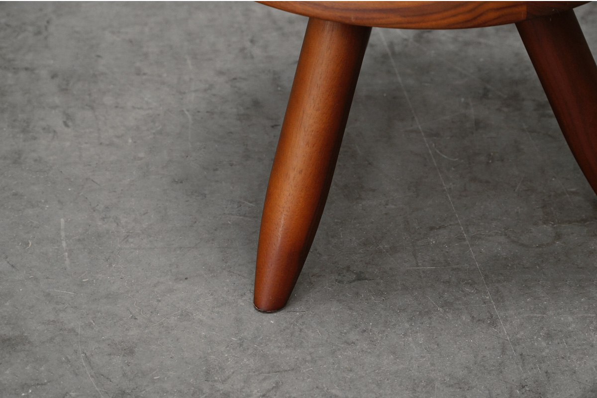 Cassina(カッシーナ) 524 TABOURET BERGER(ベルジェ スツール) ウォールナット材　脚部