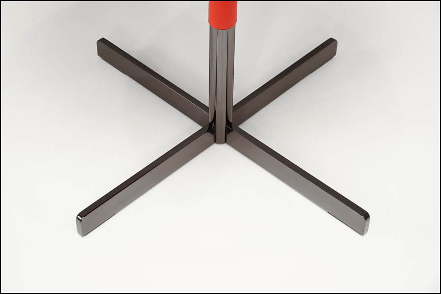 Poltrona Frau(ポルトローナ・フラウ)「BOB ボブ」サイドテーブル