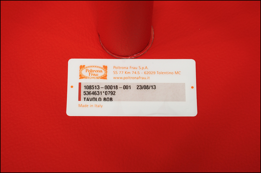 Poltrona Frau(ポルトローナ・フラウ)「BOB ボブ」サイドテーブル