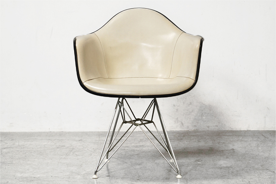 全体　HermanMiller(ハーマンミラー) アームシェルチェア ナウガレザー エッフェルベース　アドア東京