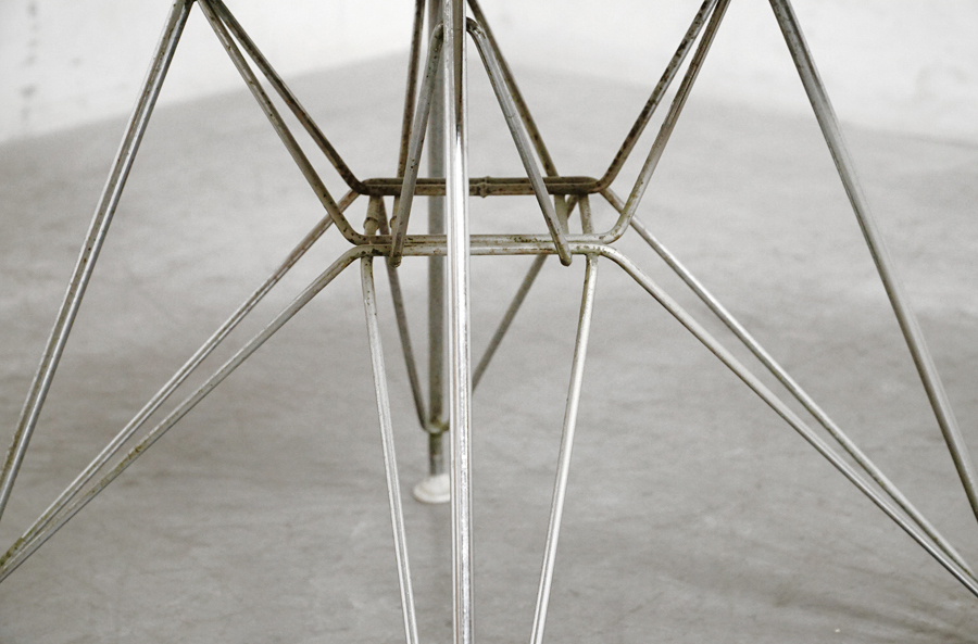 ベース　HermanMiller(ハーマンミラー) アームシェルチェア ナウガレザー エッフェルベース　アドア東京