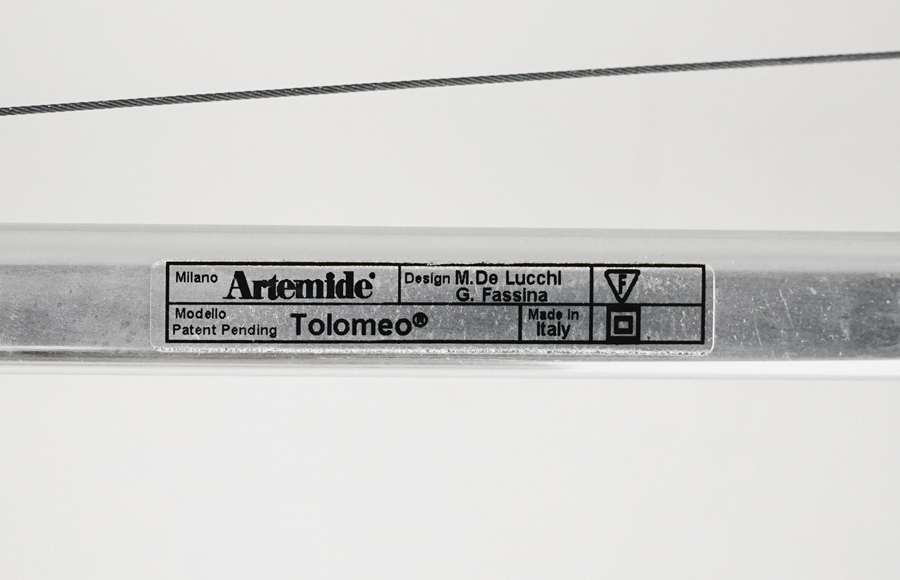 ステッカー　Artemide(アルテミデ) TOLOMEO MINI(トロメオ ミニ) スタンドライト デスクランプ ヤマギワ　アドア東京