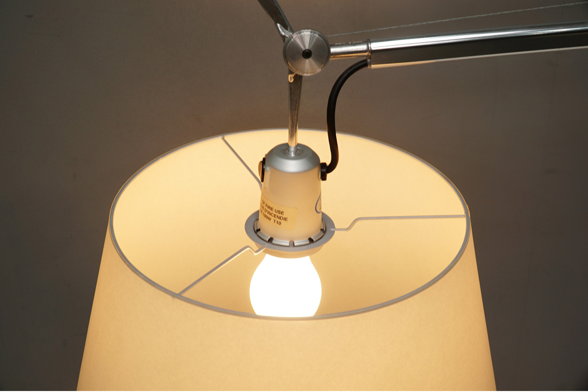 Artemide(アルテミデ) TOLOMEO MEGA(トロメオ メガ) テーブルランプ　上部拡大