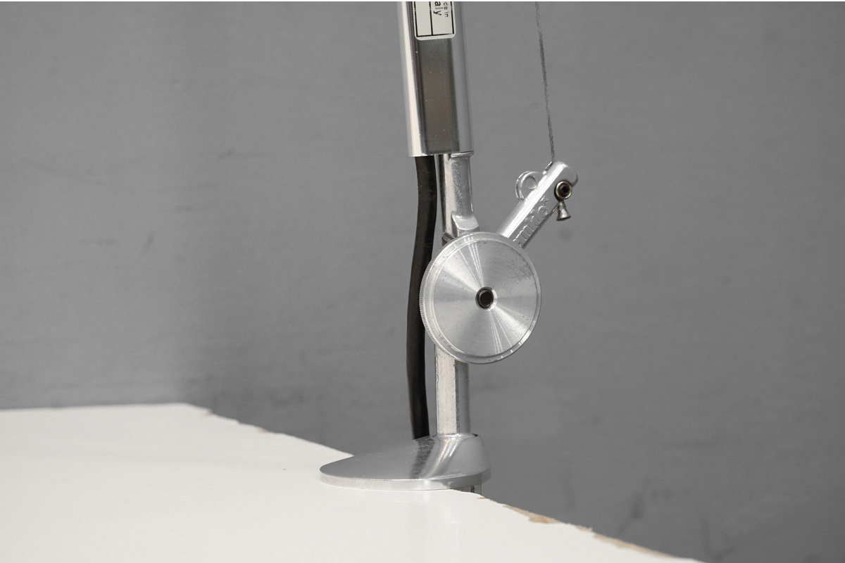 Artemide(アルテミデ) TOLOMEO MEGA(トロメオ メガ) テーブルランプ　クランプ部分