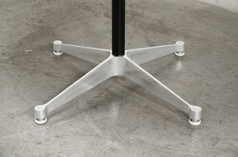 Herman Miller(ハーマンミラー)  Eames Contract Base Table(イームズコントラクトベーステーブル)ラウンド　アドア東京
