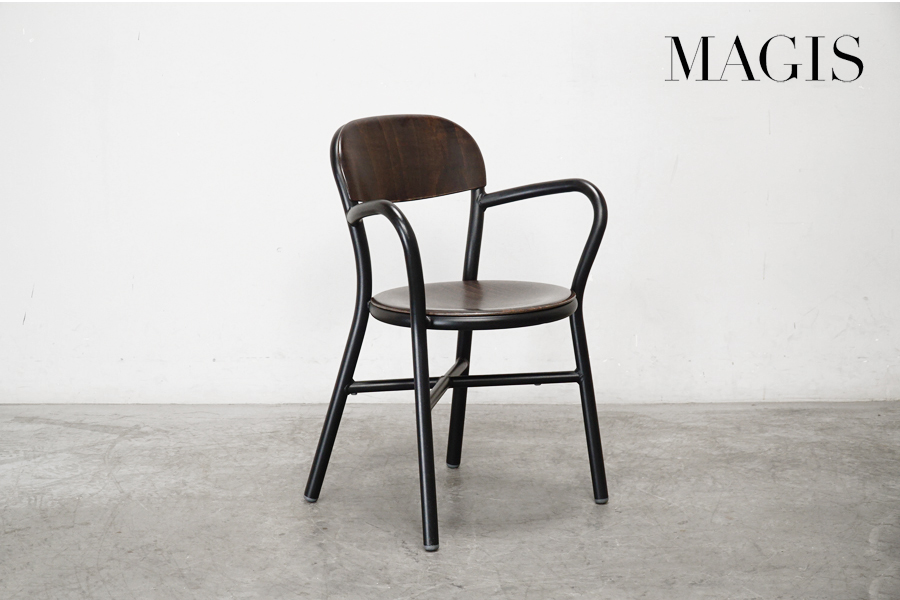 MAGIS（マジス） PIPE CHAIR (パイプチェア) アーム付き プライウッド ブラック×ダークビーチ ジャスパー・モリソン　アドア東京