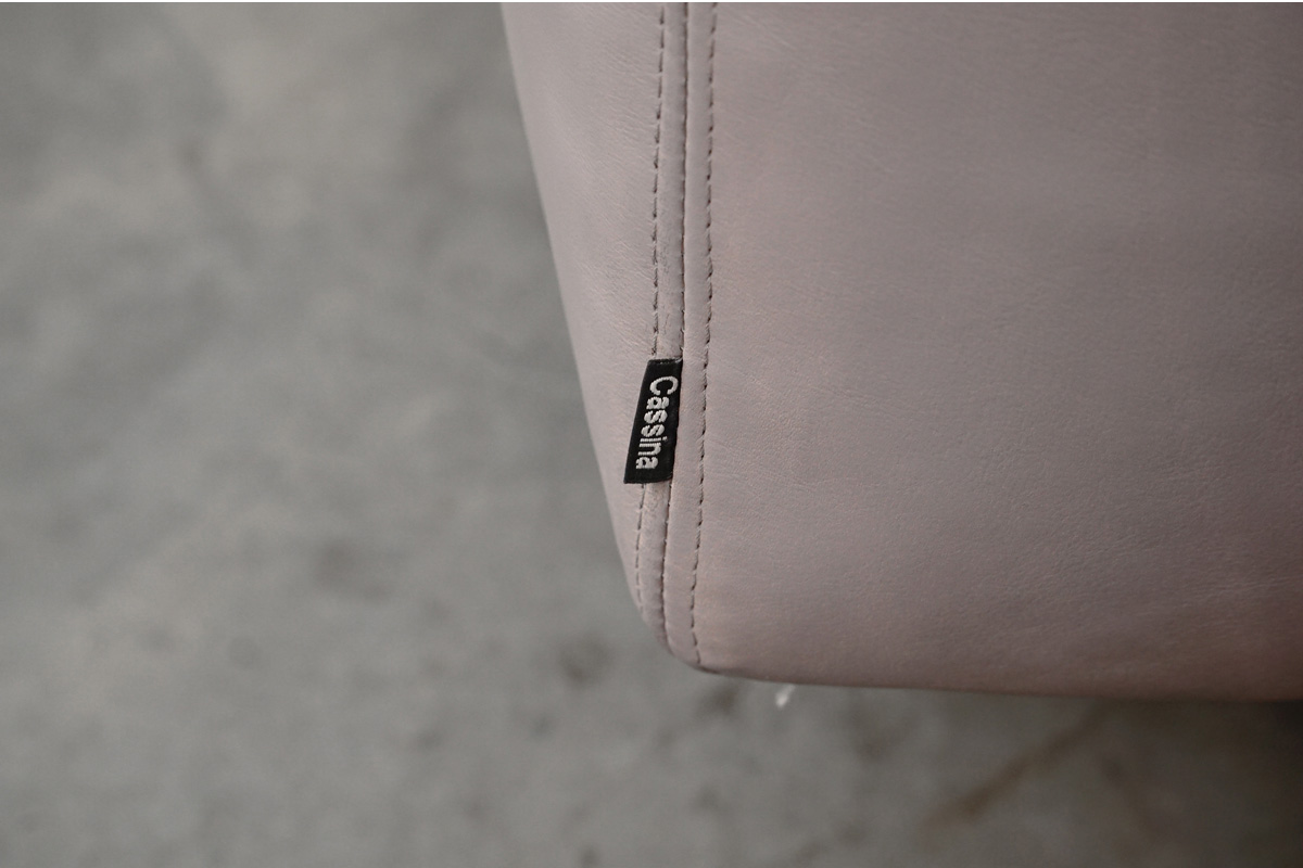 Cassina(カッシーナ) 204 SCIGHERA(シゲーラ) 2シーターソファ(2人掛け) レザー　ブランドタグ