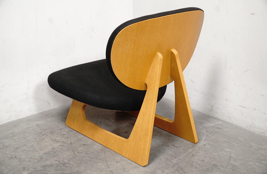 背面　天童木工(Tendo) 低座イス S-5016NA-ST ブラック 長大作　アドア東京