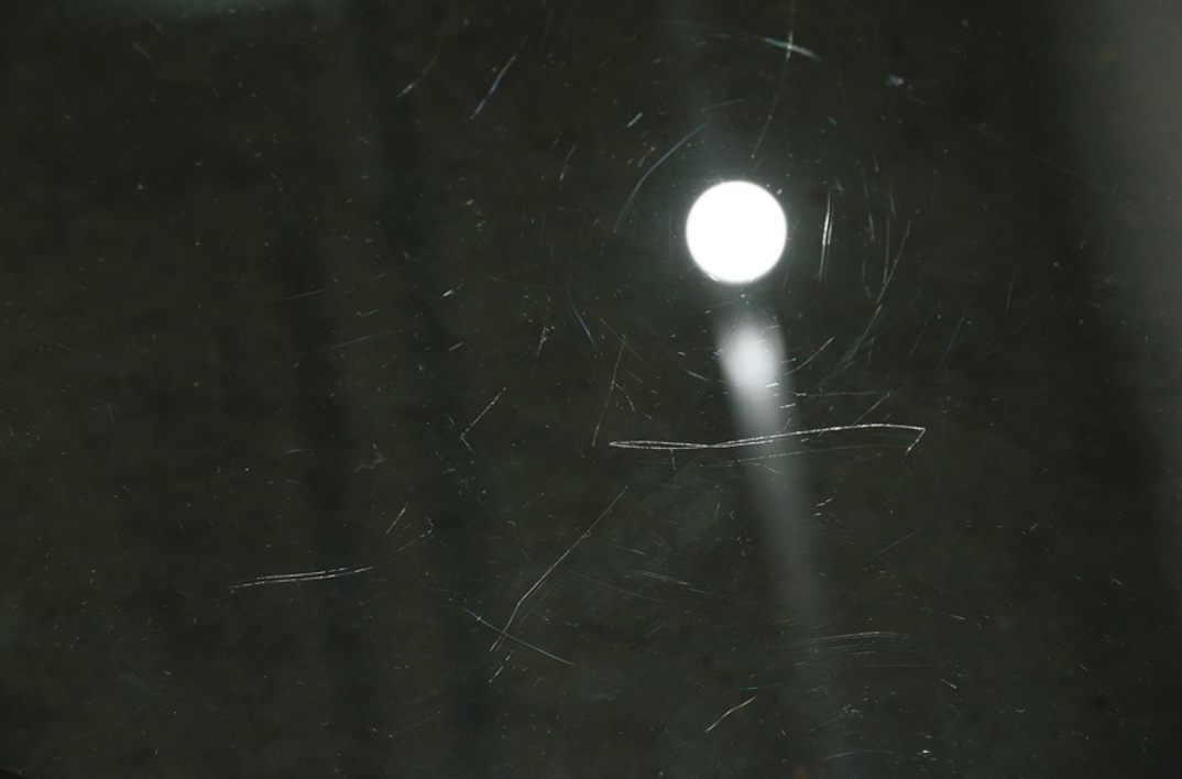 Cassina ixc.(カッシーナ イクスシー)  HEXAGON 690 (ヘキサゴン ローテーブル) センターテーブル グレーガラス×マットブラック　アドア東京