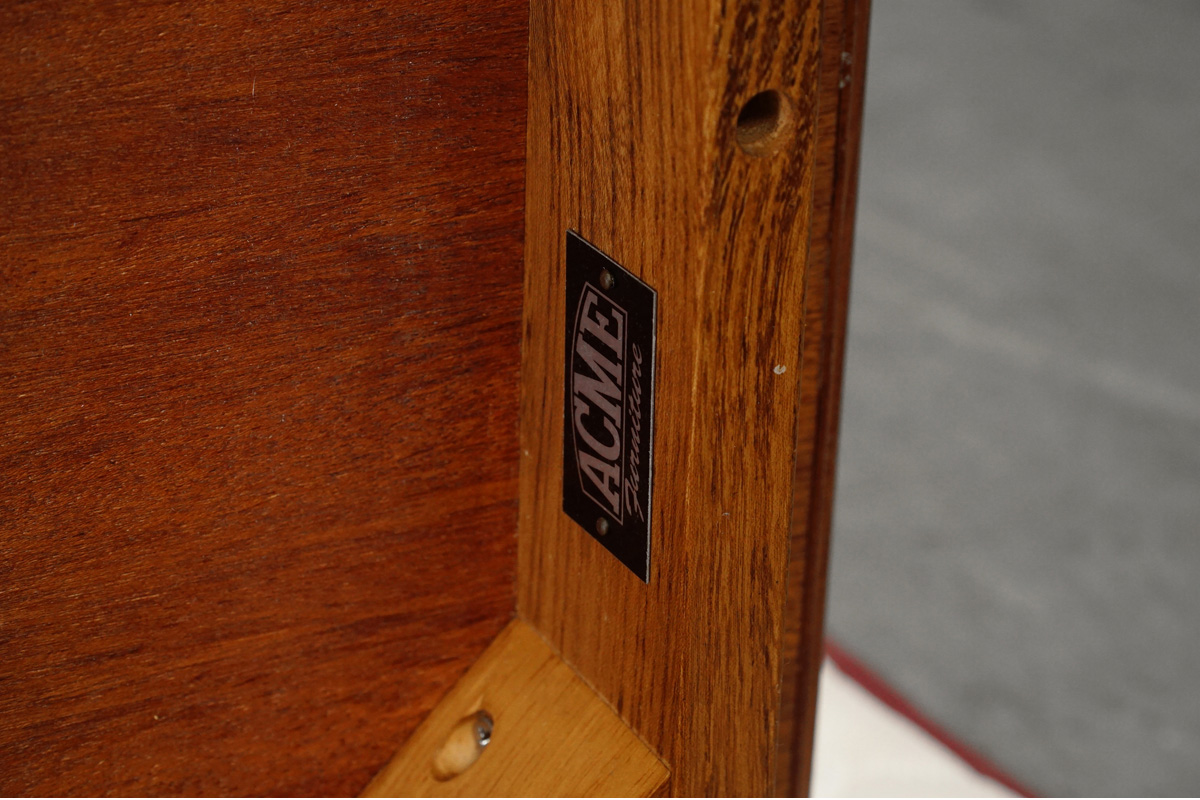 ACME Furniture(アクメ ファニチャー) WARNER DINING TABLE standard(ワーナー ダイニングテーブル スタンダード) ロゴプレート