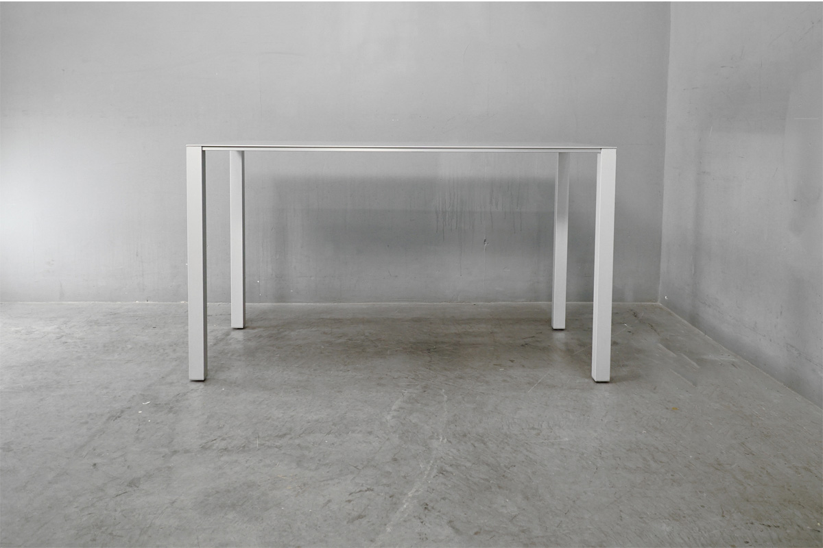 Cassina ixc.(カッシーナ・イクスシー) AIR FRAME 3004 VO(エアーフレーム 3004 VO) ダイニングテーブル