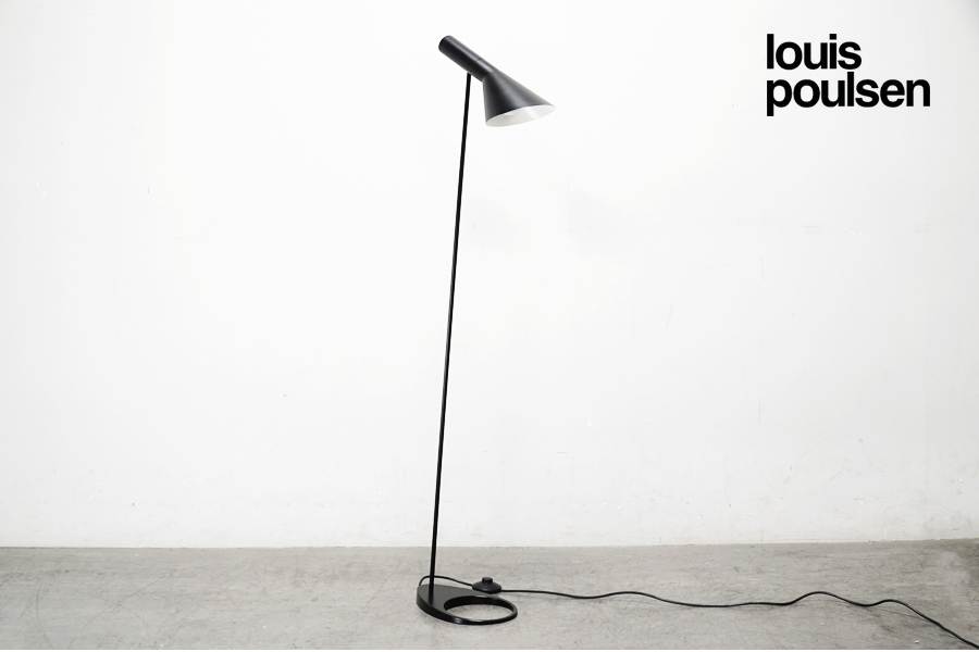 louis poulsen(ルイスポールセン) AJ FLOOR (エージェーフロア) ランプ アルネ・ヤコブセン ブラック スタンド照明　アドア東京