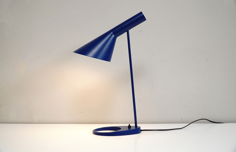 louis poulsen(ルイスポールセン) AJ TABLE テーブルランプ ミッドナイトブルー アルネ・ヤコブセン照明 アドア東京