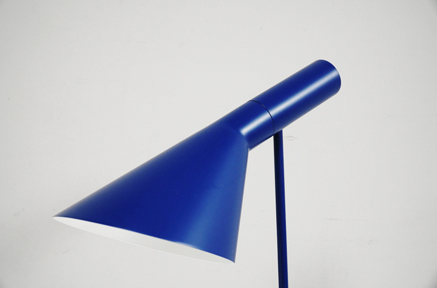 louis poulsen(ルイスポールセン) AJ TABLE テーブルランプ ミッドナイトブルー アルネ・ヤコブセン照明 アドア東京