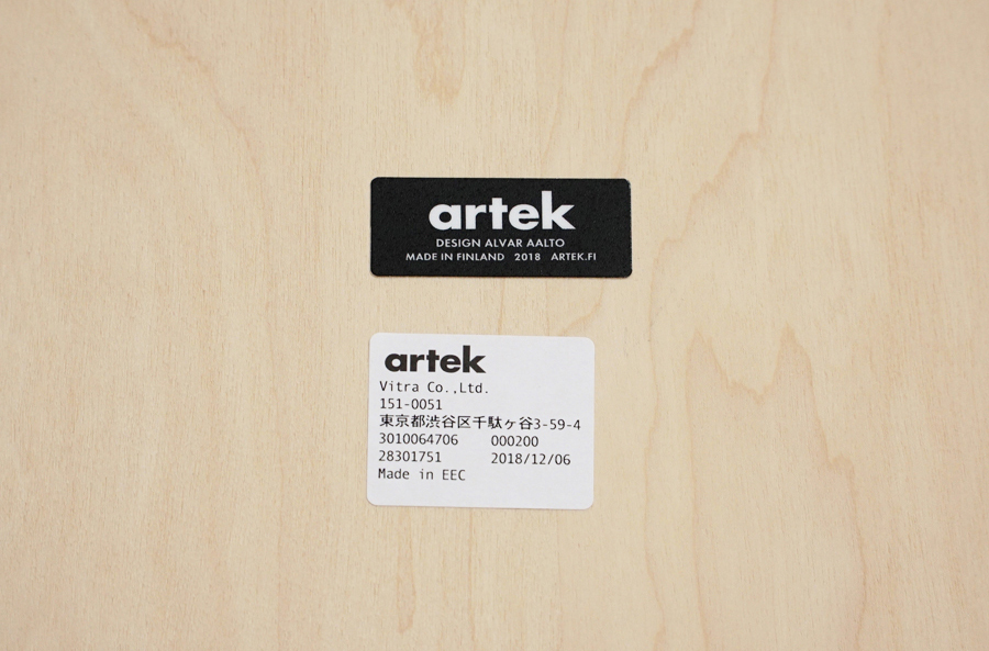 ステッカー　artek(アルテック) ダイニングテーブル「TABLE 90A」バーチ材 クリアラッカー仕上げ アルヴァ・アアルト　アドア東京
