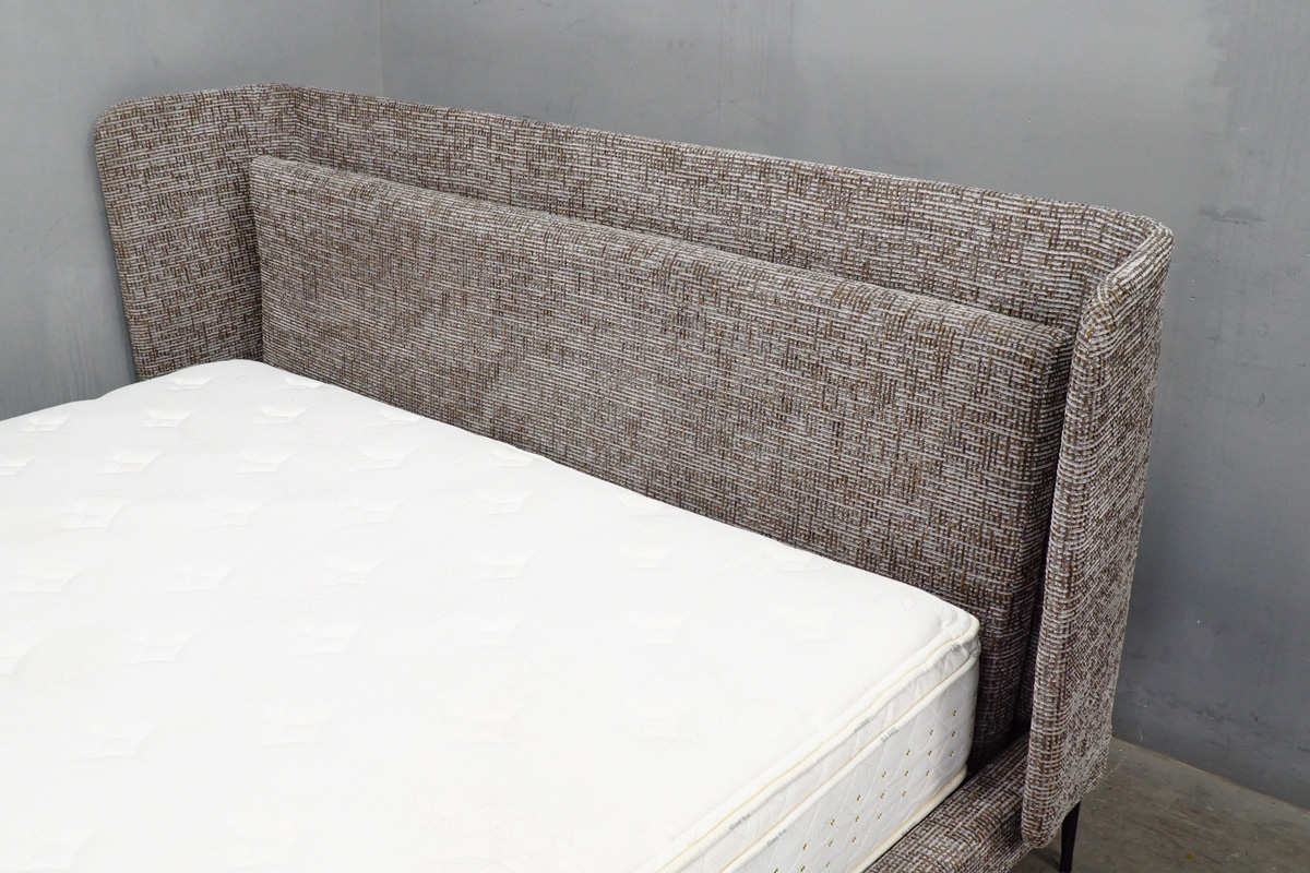 BoConcept (ボーコンセプト) Austin(オースチン) キングサイズベッド 純正マットレス付き　拡大