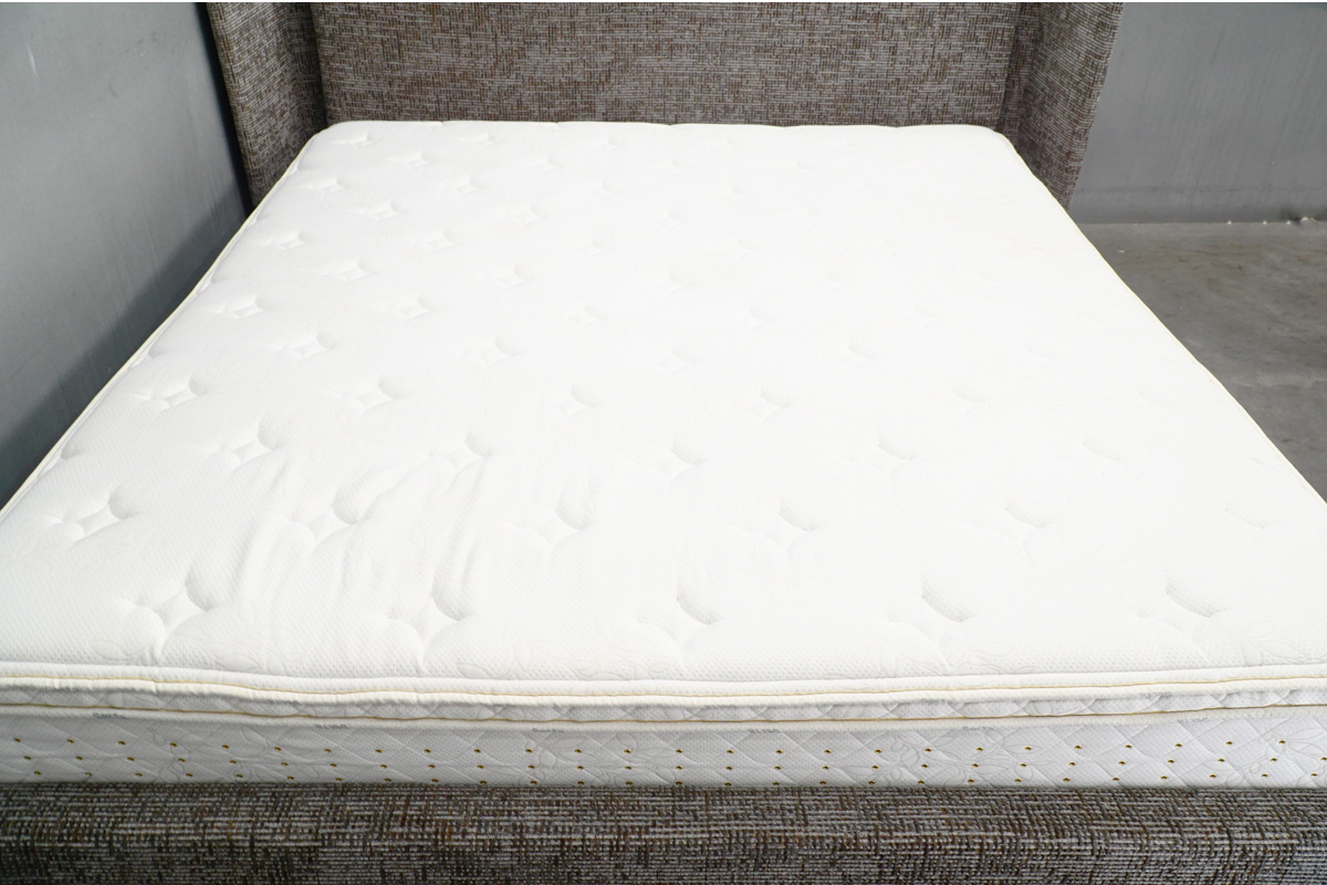 BoConcept (ボーコンセプト) Austin(オースチン) キングサイズベッド 純正マットレス付き　拡大