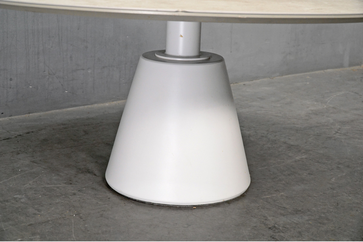 BoConcept (ボーコンセプト) Madrid (マドリッド)コーヒーテーブル ローテーブル セラミック　ベース