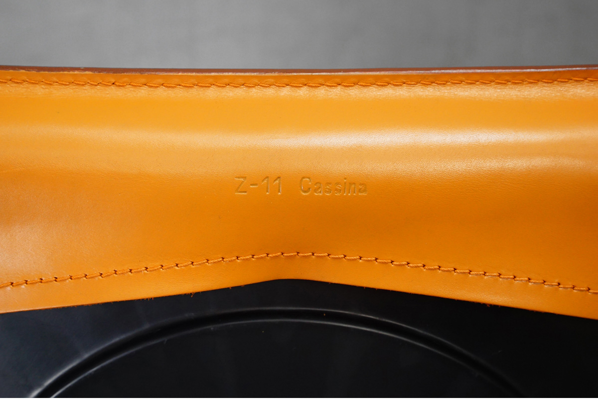 Cassina (カッシーナ) 413 CAB(キャブ )アームチェア　ブランドロゴ