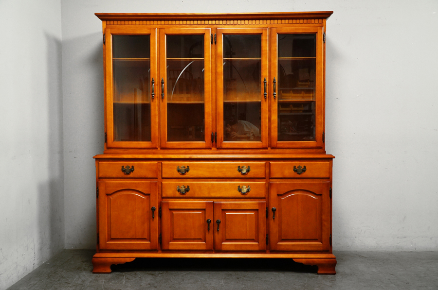 横浜クラシック家具 DANIEL(ダニエル) A-217 樺桜材 カップボードキャビネット 食器棚 飾り棚　アドア東京