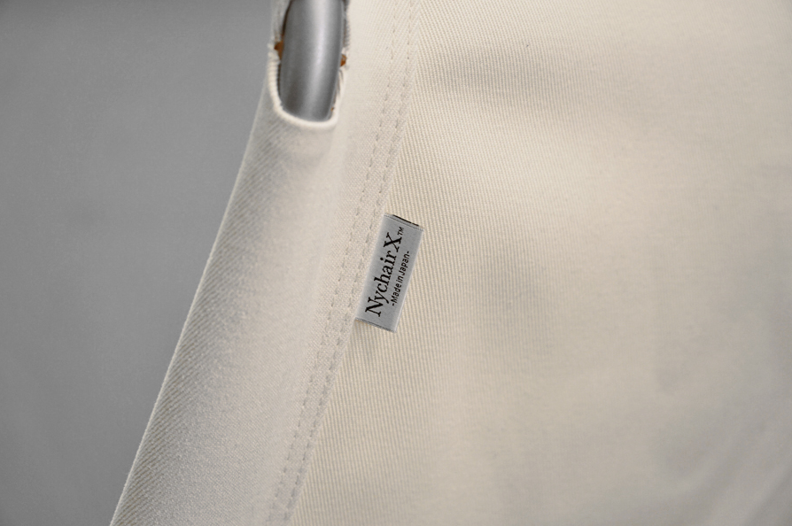 Nychair X(ニーチェアエックス)-アドア東京- ロッキング ダーク×ホワイト フォールディングチェア 新居猛 折り畳み椅子