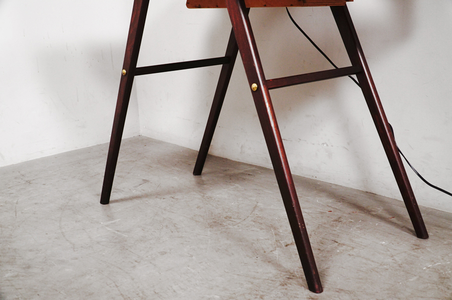 脚部　北欧ヴィンテージ家具 デンマーク製ドレッサー ドレッシングテーブル　アドア東京