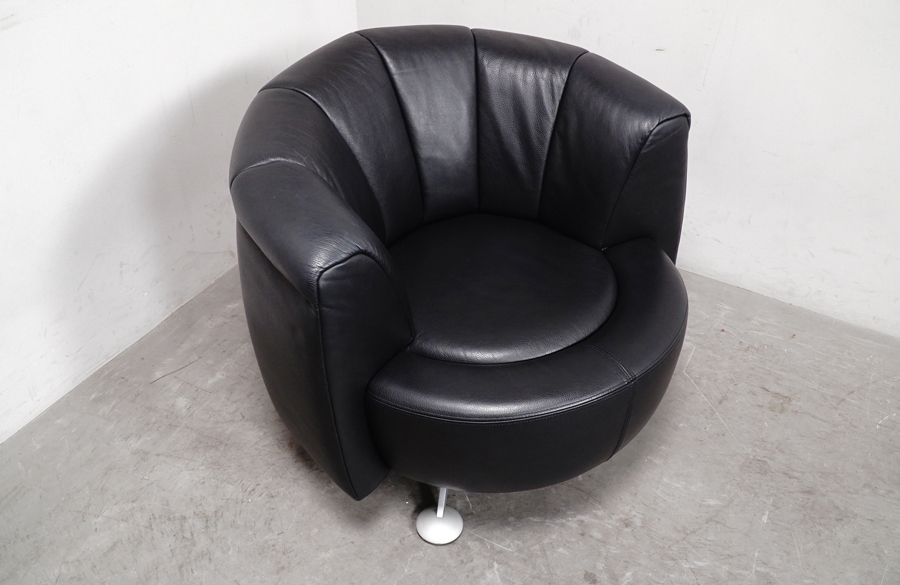 全体　de sede(デセデ) DS-164 黒総革張り1シーターソファ　アドア東京