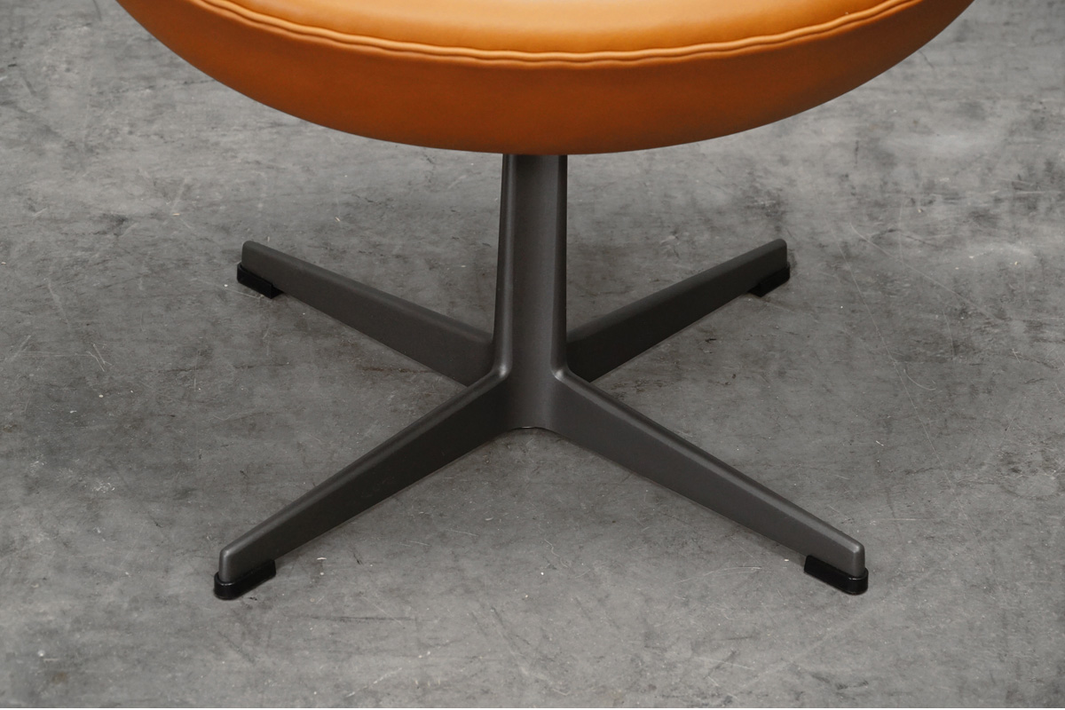 FritzHansen(フリッツハンセン ) エッグチェア フットスツール 3127 レザー ベース