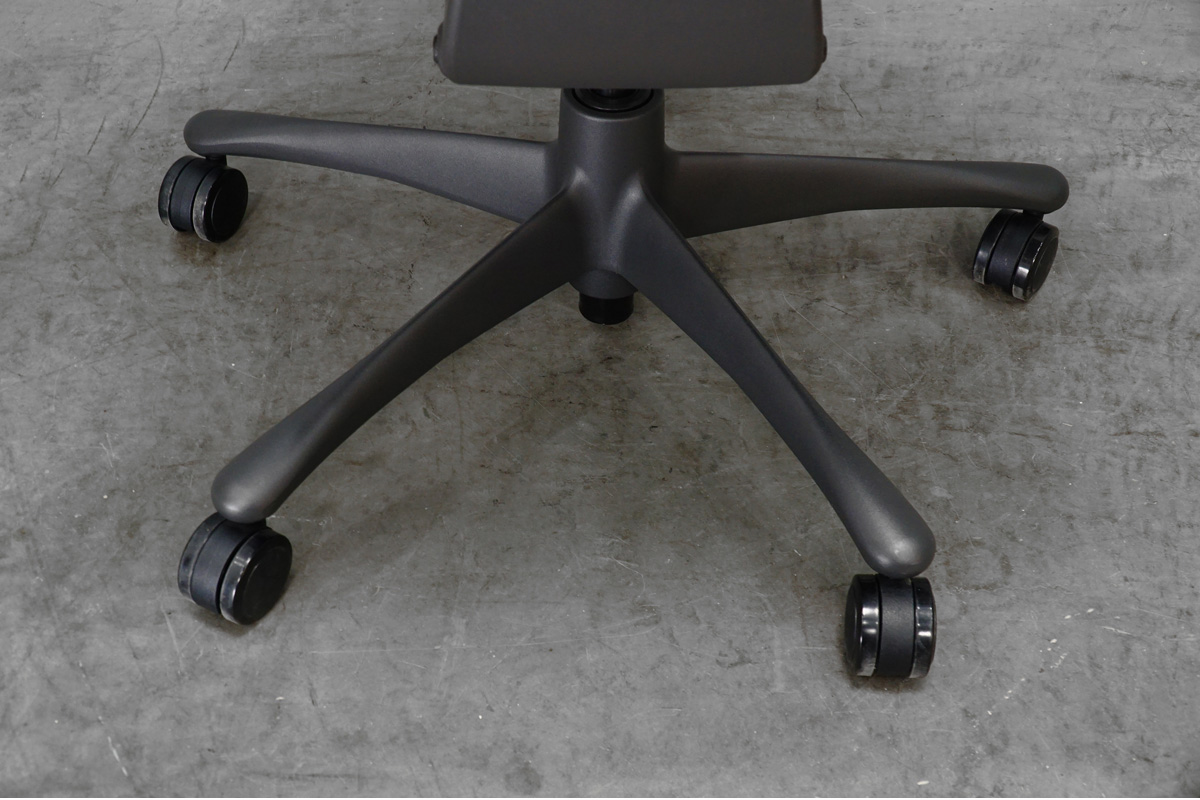 HermanMiller (ハーマンミラー)×ロジクールG エンボディゲーミングチェア　拡大