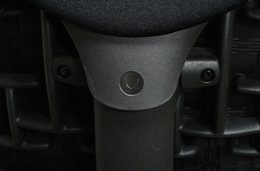HermanMiller（ハーマンミラー） エンボディチェア グラファイトベース シンクファブリック ブラック　アドア東京