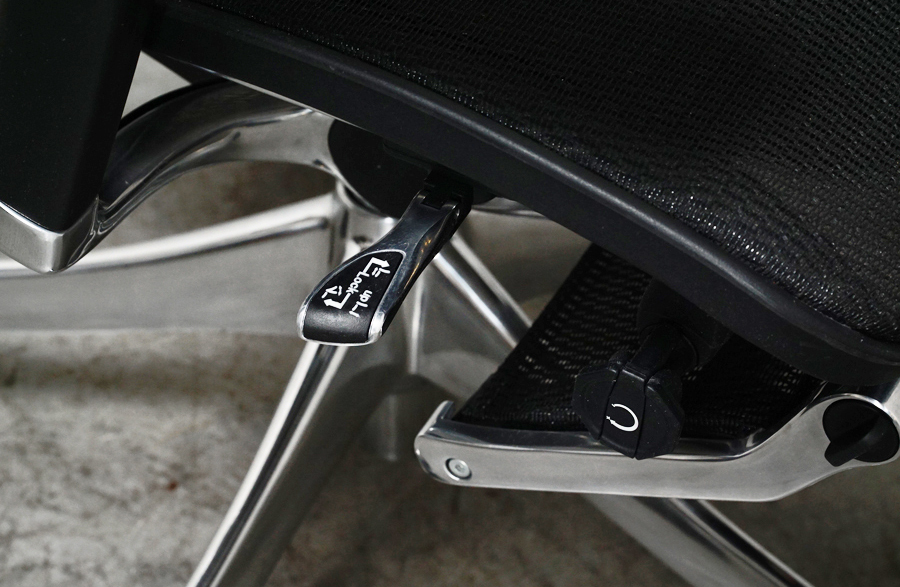 Ergohuman Pro(エルゴヒューマンプロ) デスクチェア ヘッドレスト有りハイバック ブラック　レバー　アドア東京