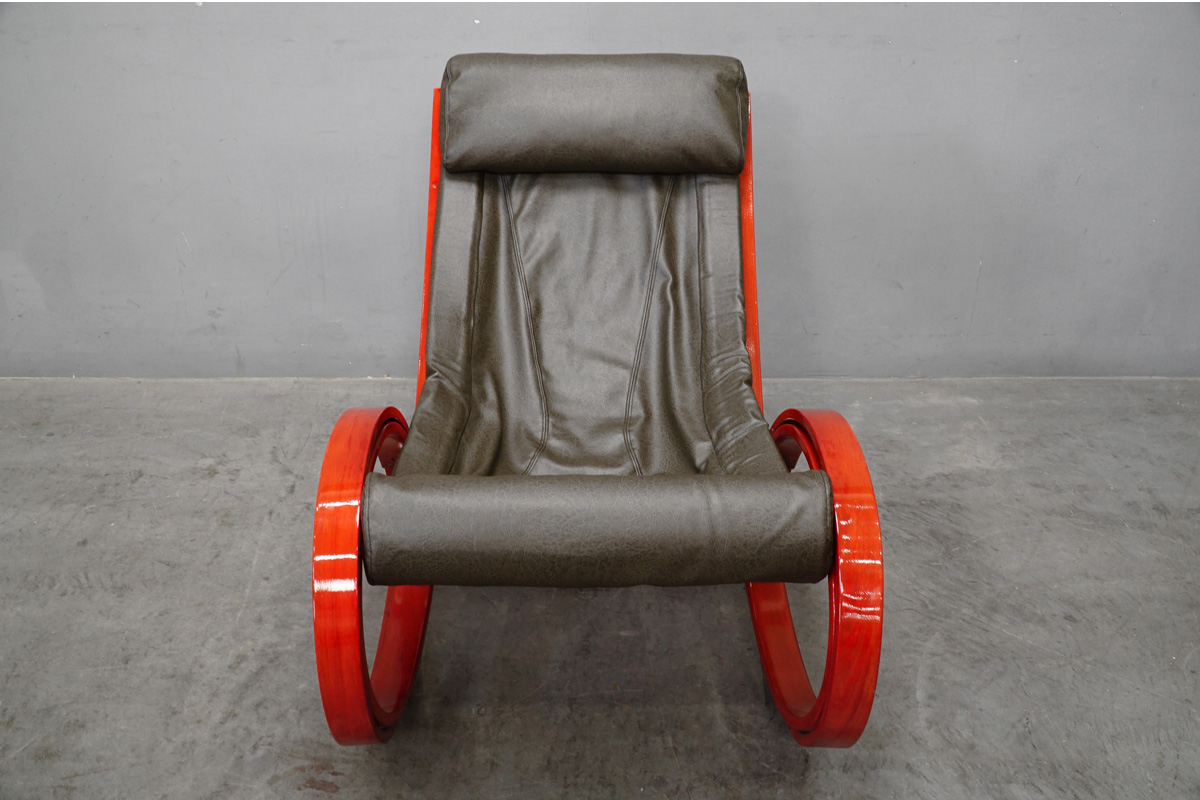 ガエ・アウレンティ Poltronova(ポルトロノヴァ) Sgarsul(スガルスル) ロッキングチェア　正面