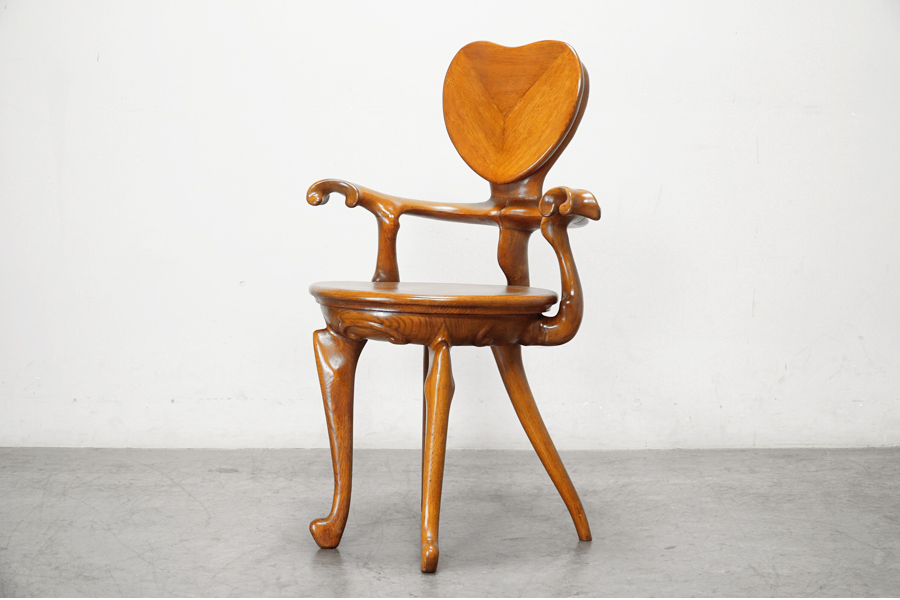 ガウディ生誕150周年記念 「ガウディの曲線」椅子  アームチェア スペイン製　アドア東京