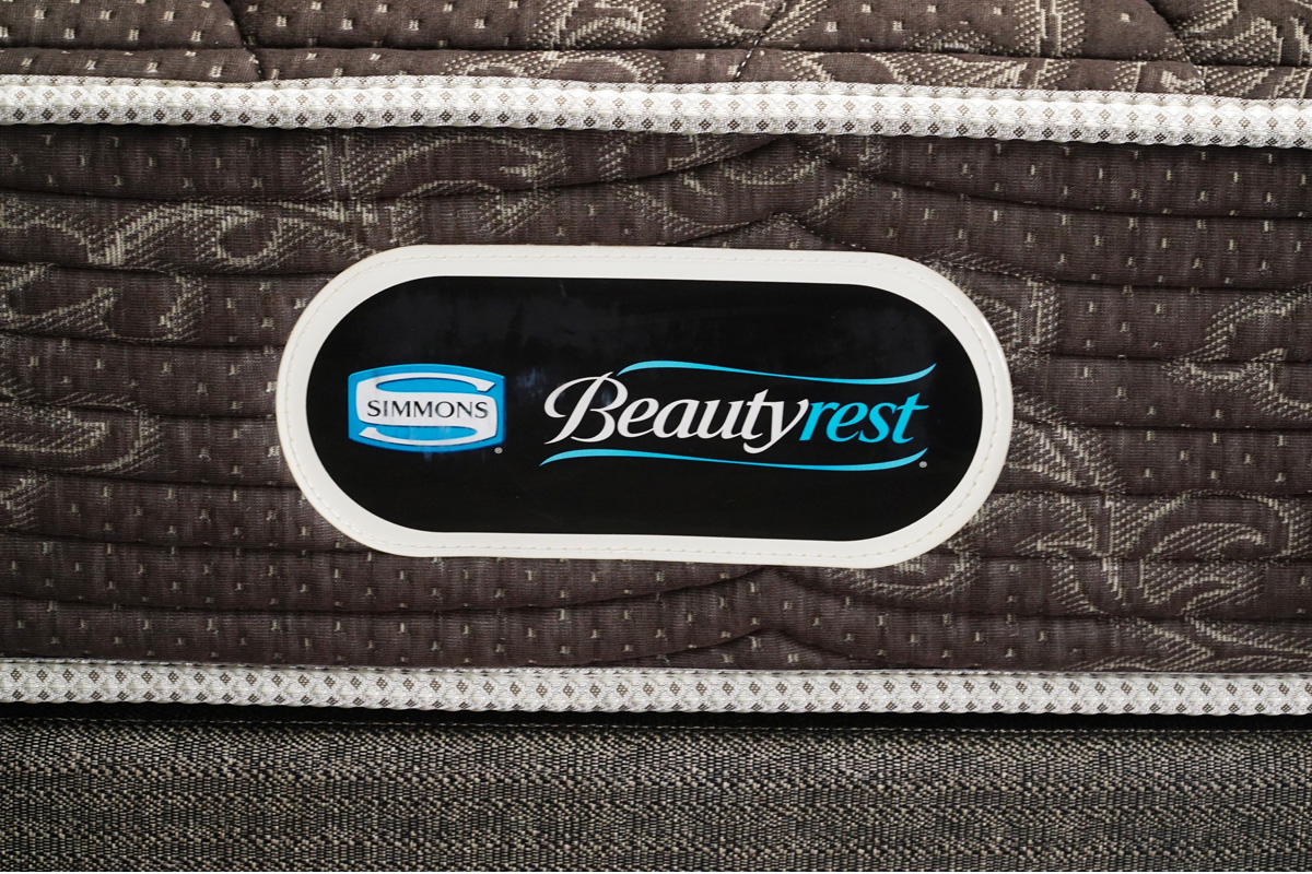 Simmons(シモンズ )ビューティレスト グランゲート ダブルサイズベッド　ブランドロゴ