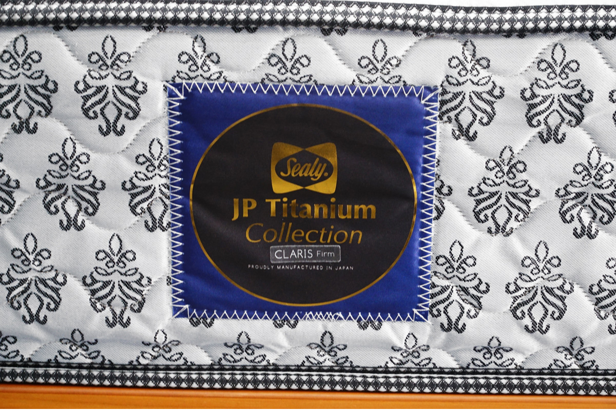 Sealy(シーリー) チタンコレクションCLARIS Firm(クラリス ファーム) マットレス+家具蔵 エミネント クイーンベッド　モデルタグ