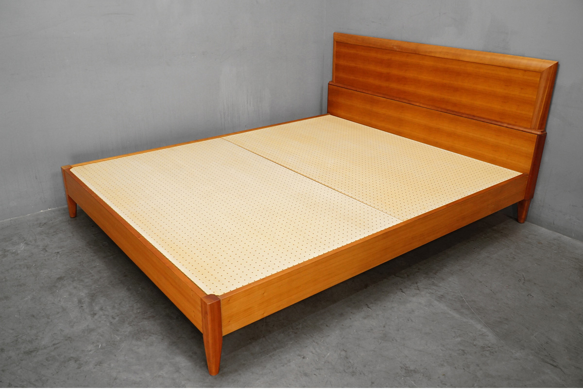 Sealy(シーリー) チタンコレクションCLARIS Firm(クラリス ファーム) マットレス+家具蔵 エミネント クイーンベッド　フレーム全体