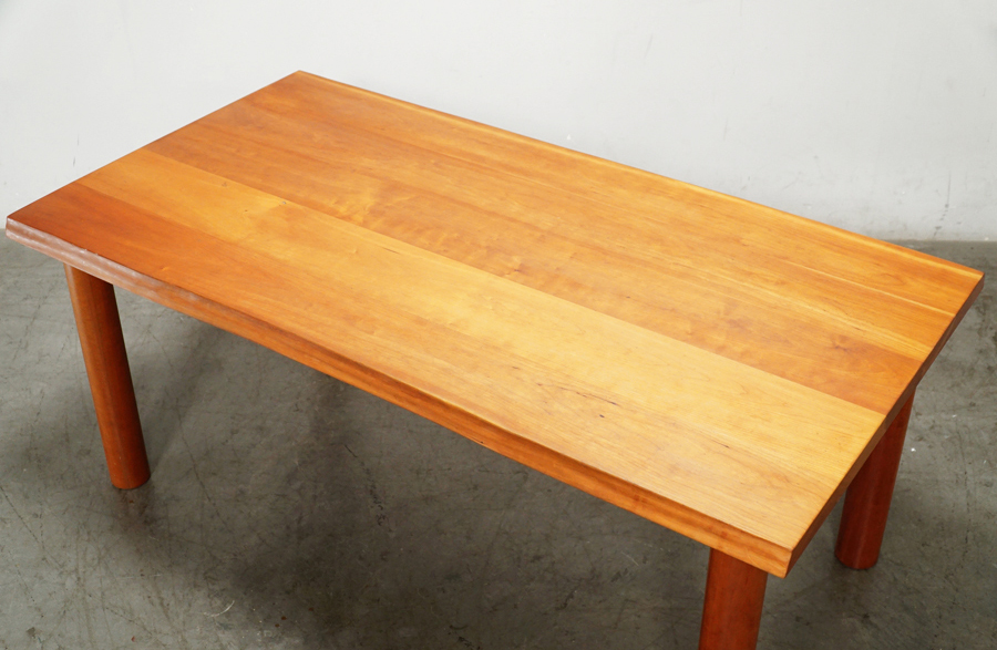 家具蔵(カグラ) ダイニングテーブル  CALM TABLE (カーム テーブル) チェリー無垢材 丸脚　アドア東京
