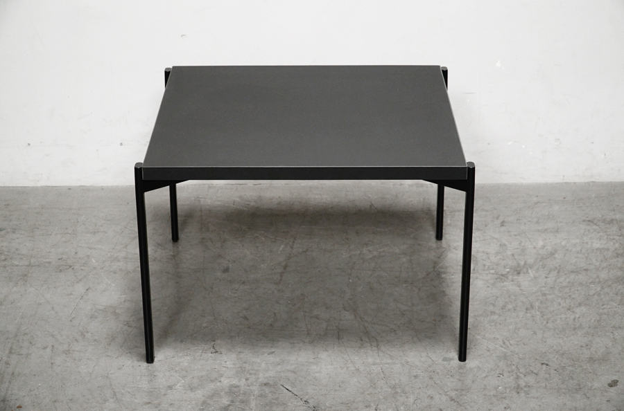 artek(アルテック) KIKI（キキ）サイドテーブル ブラックリノリウム イルマリ タピオヴァーラ　アドア東京