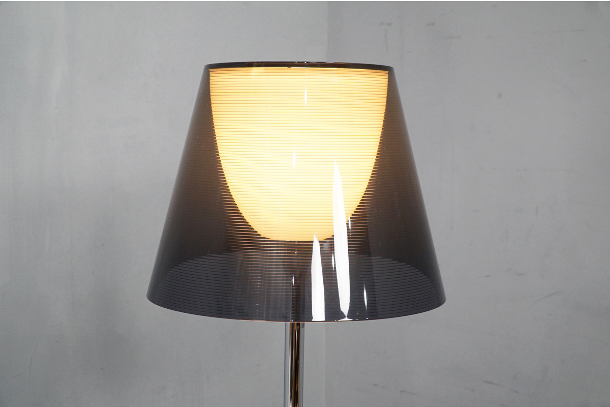 FLOS(フロス) K TRIBE F2(Kトライブ) フロアスタンド スモーキーグレー シェード