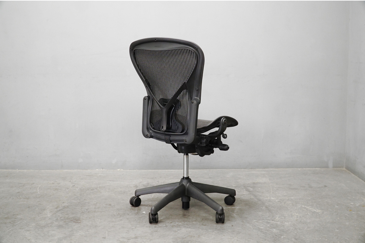 HermanMiller（ハーマンミラー）アーロンチェアライト　斜め