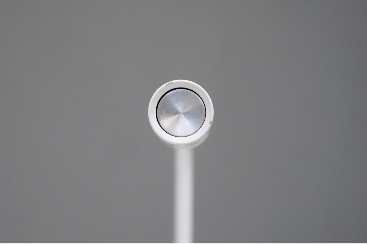 LUMINA(ルミナ) FLO(フロ) ベッドサイド/デスクランプ 照明　スイッチまわり