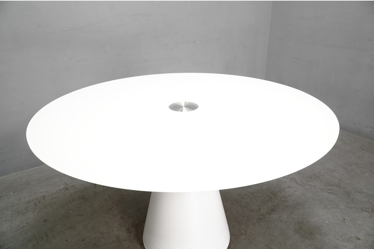 ボーコンセプト Madrid ダイニングテーブル 買取｜人気の材質は特に